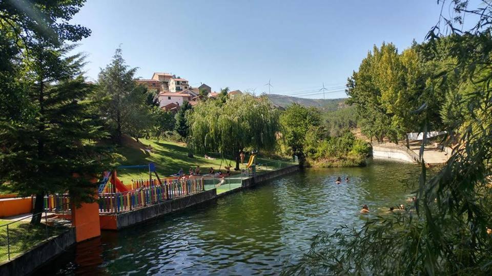 Casa da Oliveira: Aradas Retreat with Wi-Fi, AC, and Barbecue Unhais-o-Velho Exterior photo