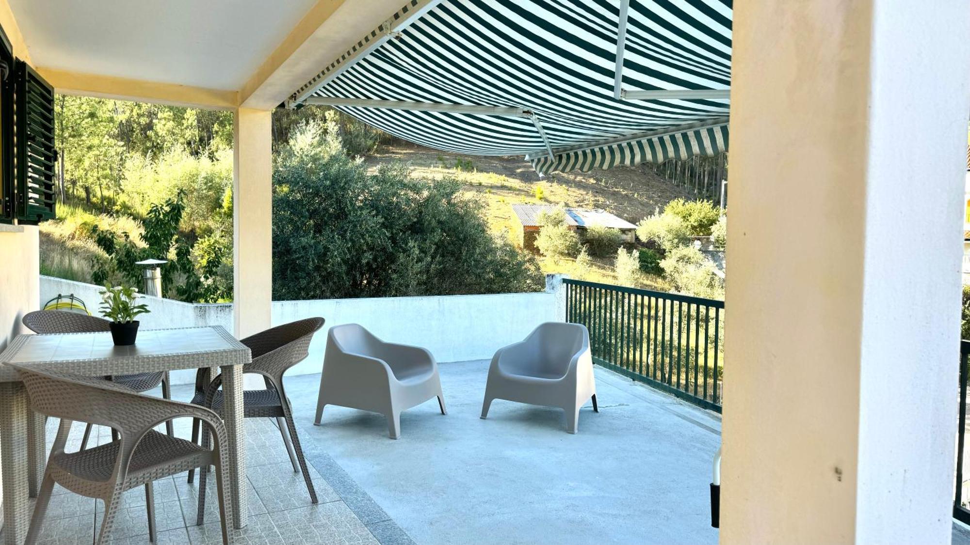 Casa da Oliveira: Aradas Retreat with Wi-Fi, AC, and Barbecue Unhais-o-Velho Exterior photo